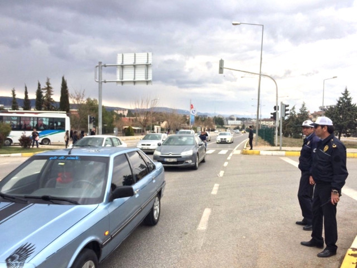 Turan Güneş Caddesi\'ne Geçici Trafik Düzenlemesi