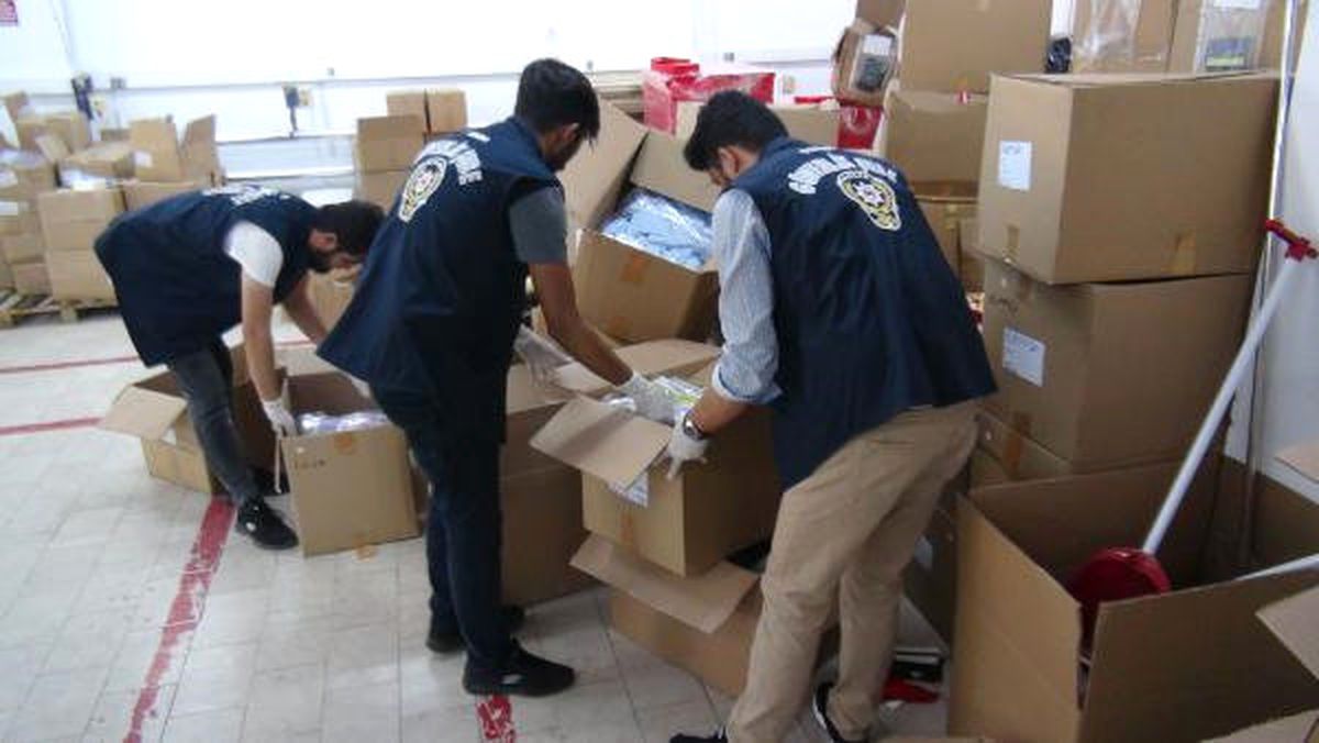Ünlü Markaların Taklit İç Çamaşırlarını Üreten İşyerine Baskın