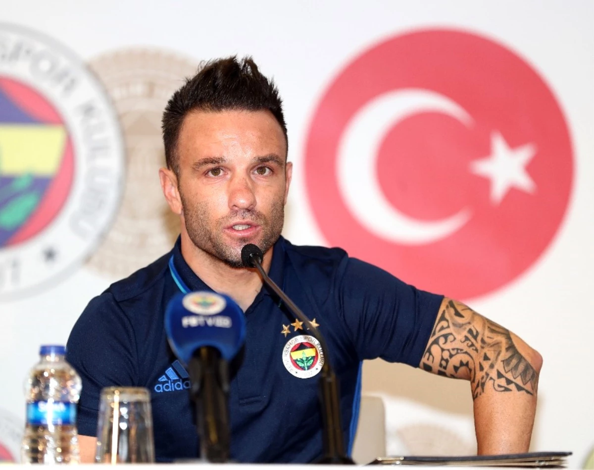 Valbuena İmzayı Attı