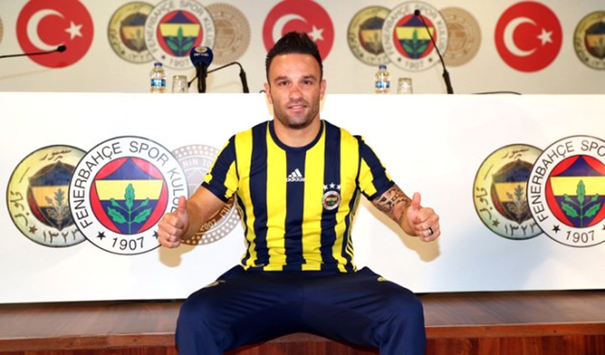 Valbuena İmzayı Attı