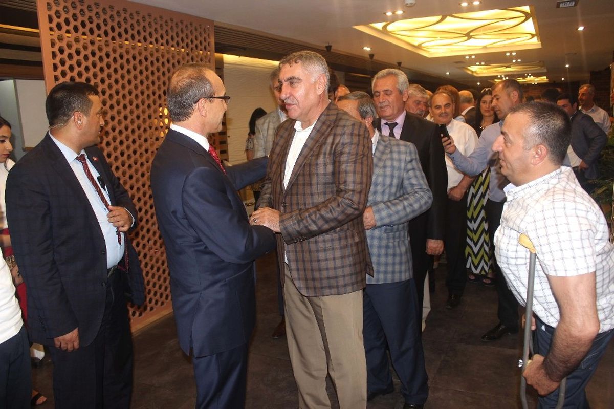 Vali Yavuz\'a Veda Yemeği