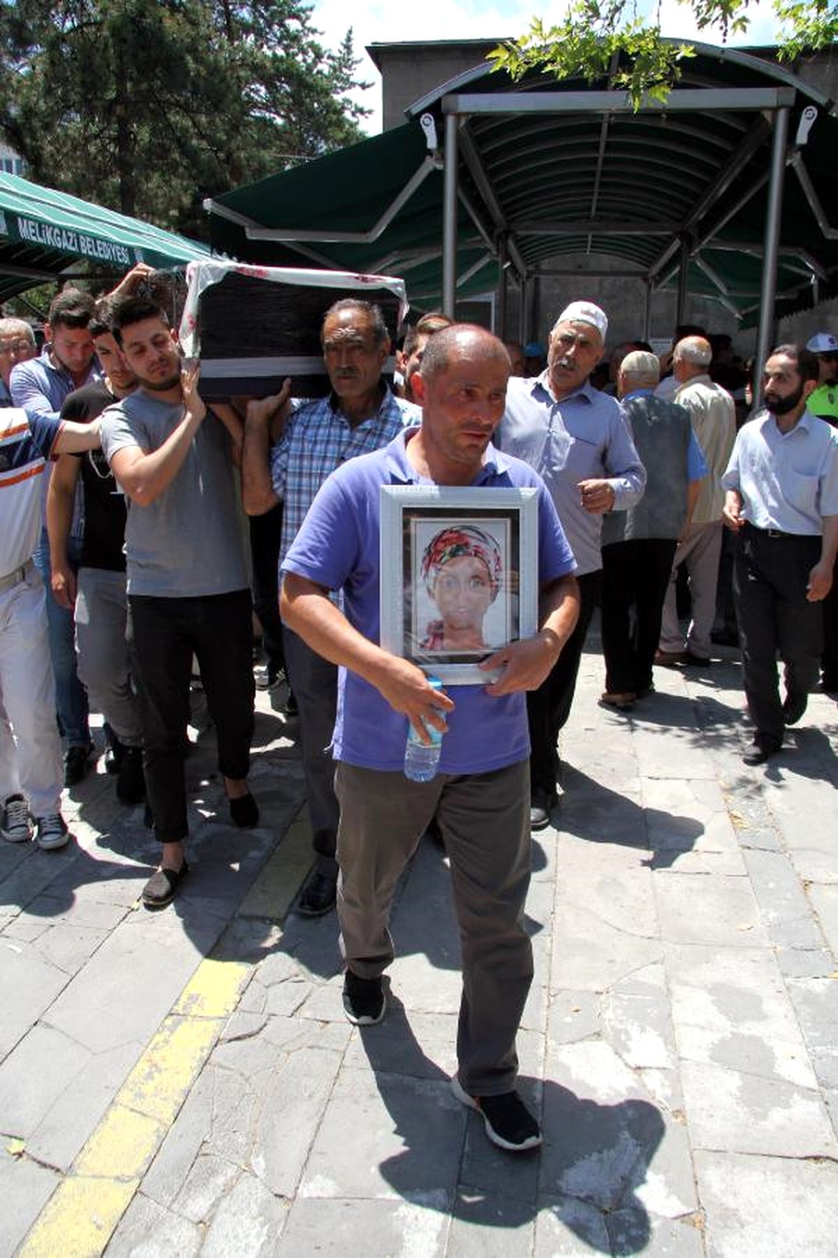 Yaşlanma Hastalığına Yenik Düşerek Hayatını Kaybeden Gamze, Toprağa Verildi