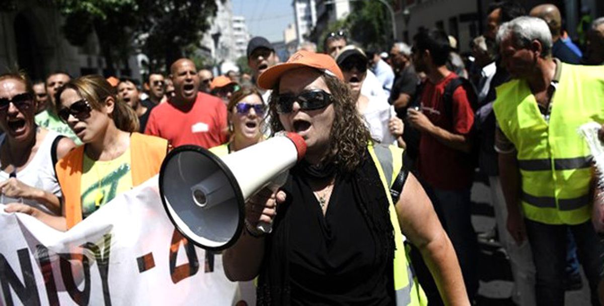 Yunanistan\'da Temizlik İşçileri Greve Ara Verdi