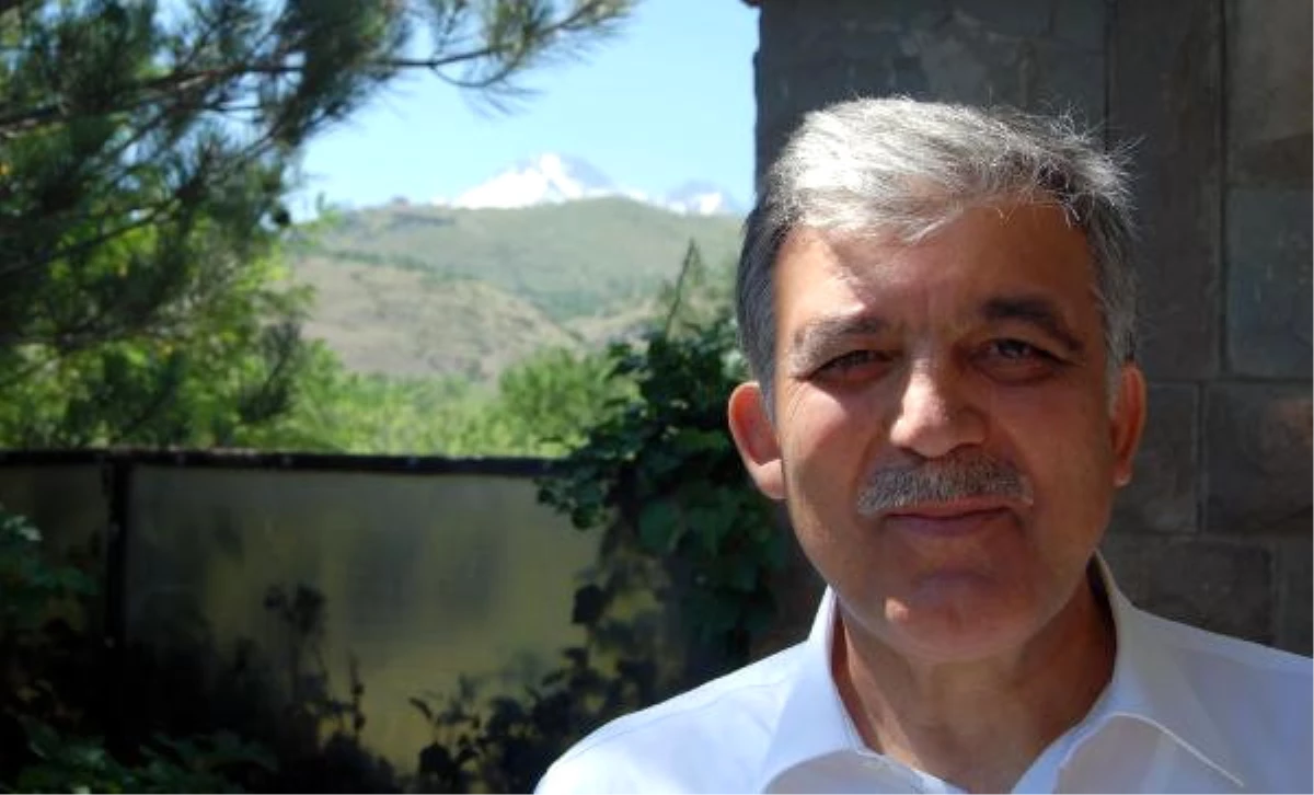 Abdullah Gül, Babasının Mezarını Ziyaret Etti