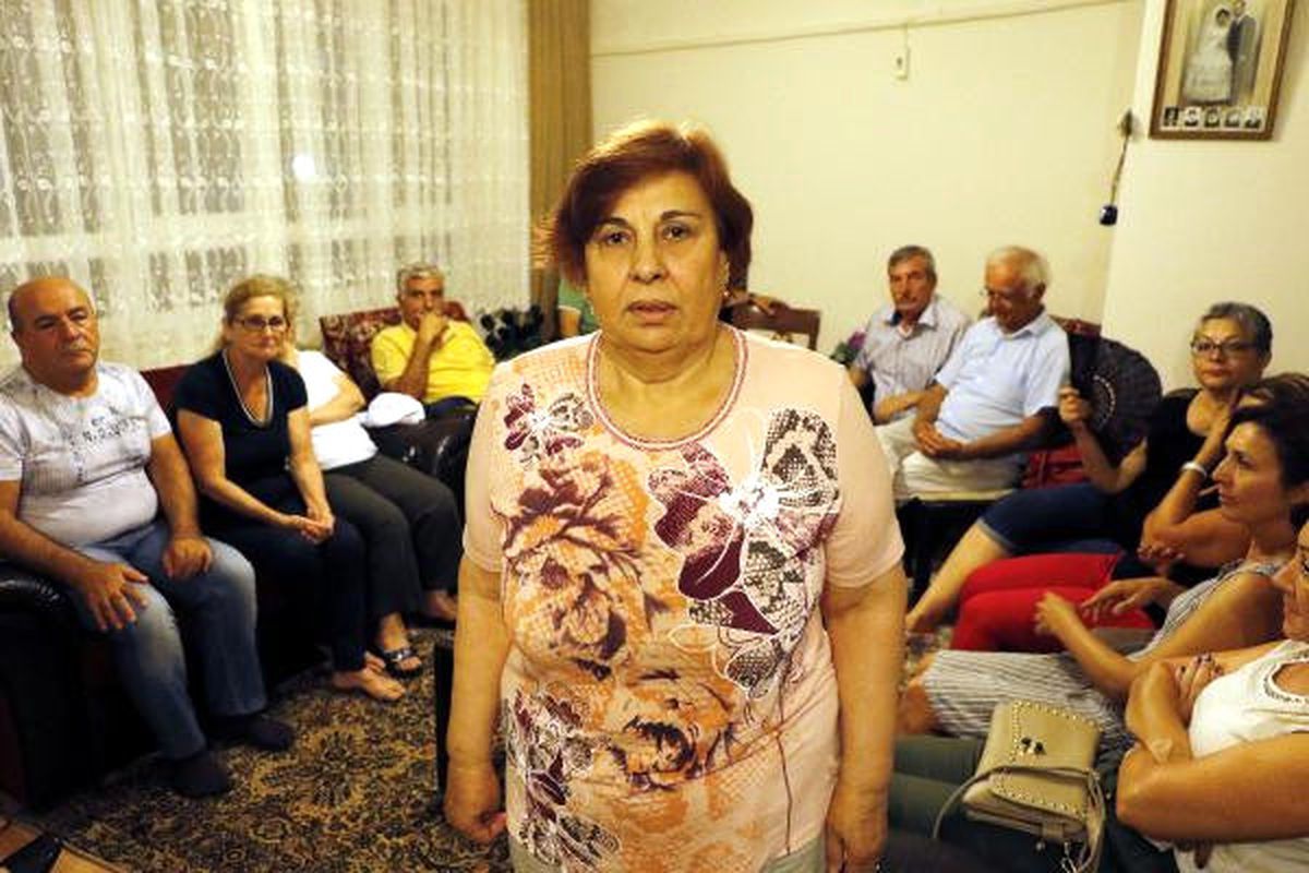 Ahmet Şık\'ın Annesinin Evinde \'Adalet Nöbeti\'