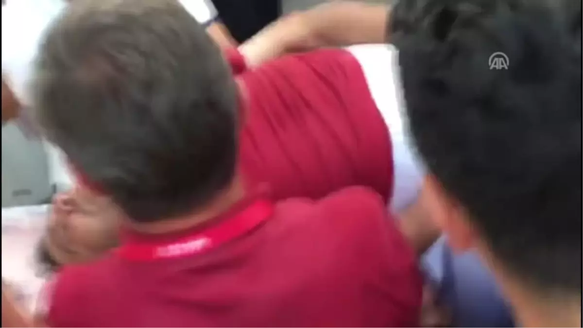 Alanya\'da Orman Yangını - Dumandan Etkilenen 1 Işçi Hastaneye Sek Edildi