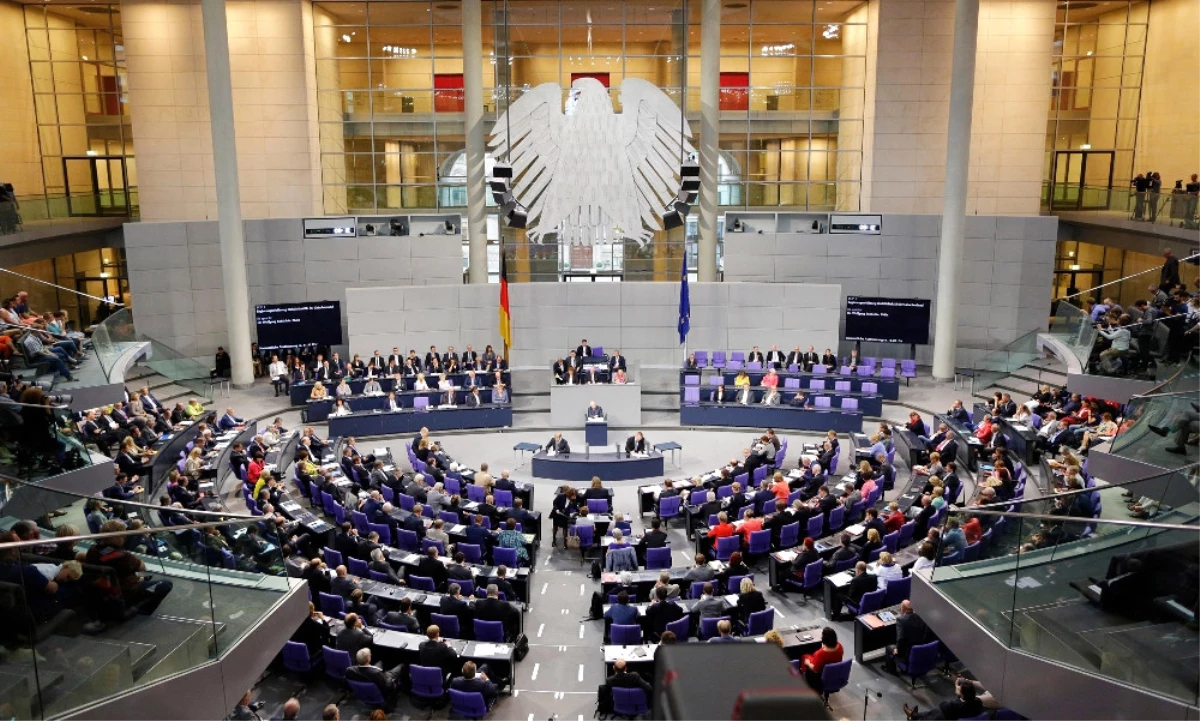 Almanya\'da Eşcinsel Evlilik Kabul Edildi
