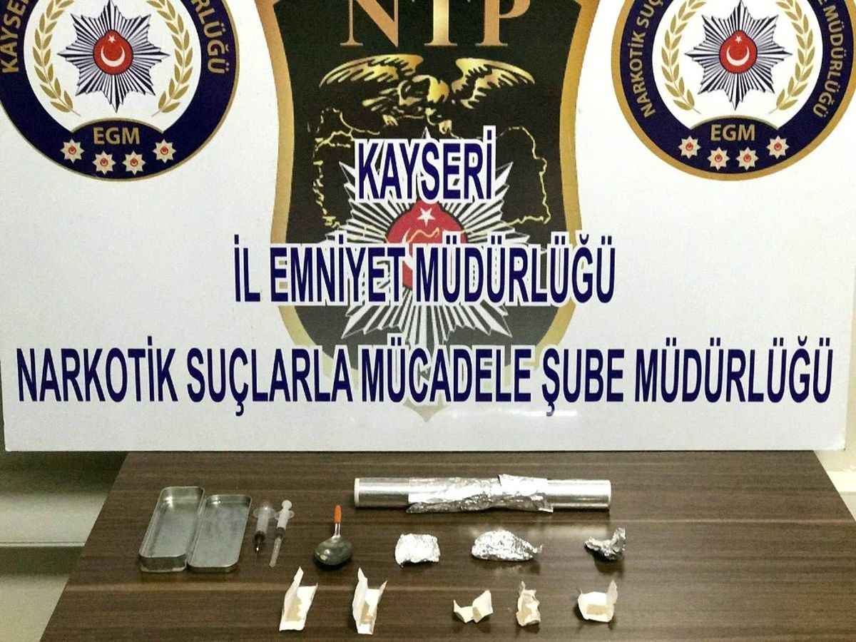 Anne ve Oğlu Uyuşturucudan Gözaltına Alındı