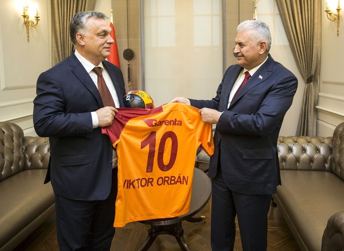 Başbakan Yıldırım\'dan Macar Mevkidaşına Galatasaray Jesti