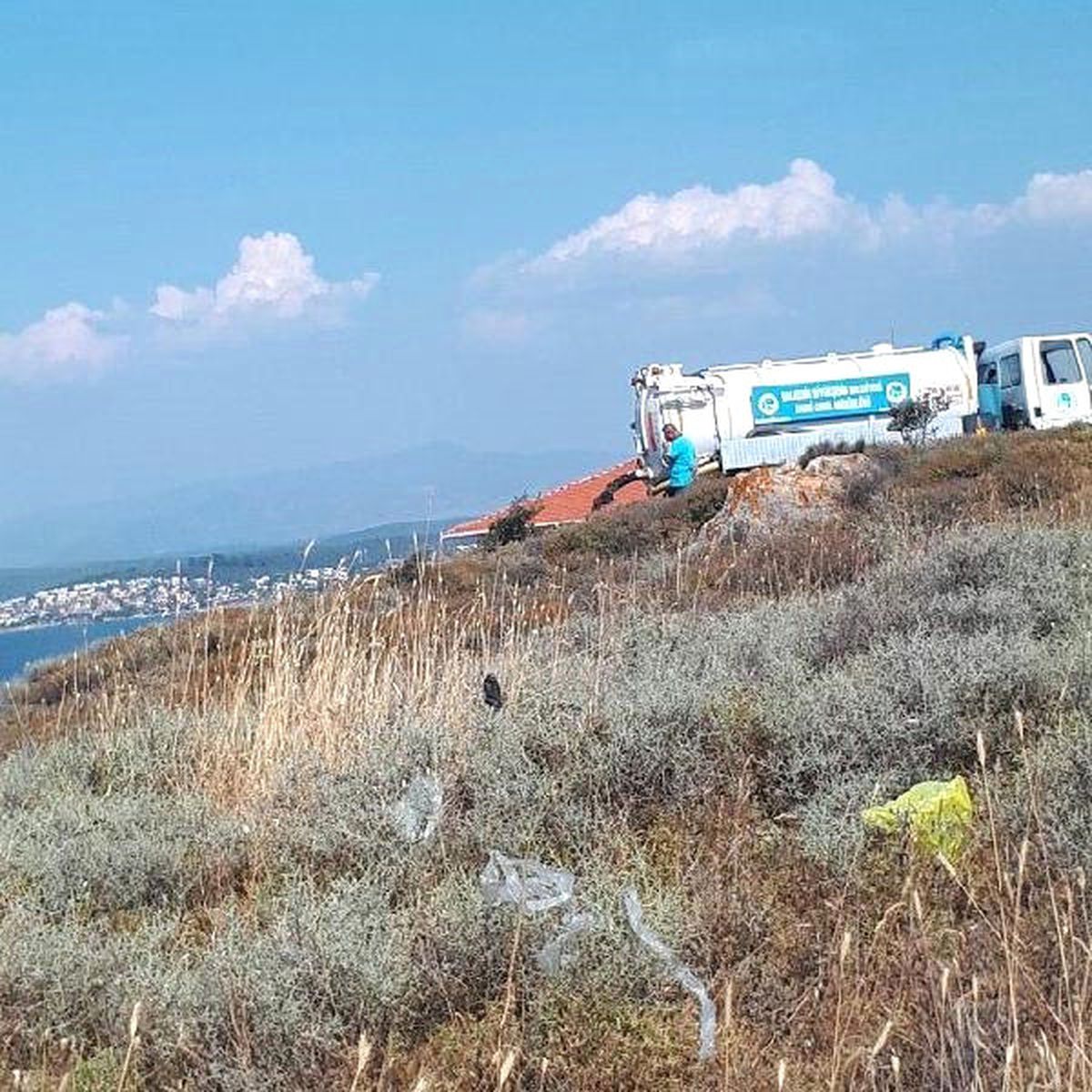 Baski\'ye Koydaki Tepeye Atık Su Boşaltma Tepkisi