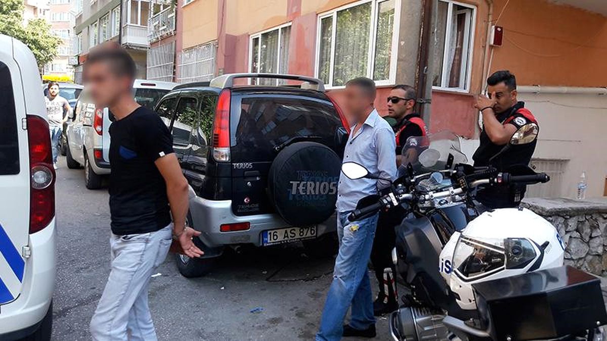 Bursa\'da \'Yunus Polisi\'nden Uyuşturucu Satıcılarına Suçüstü