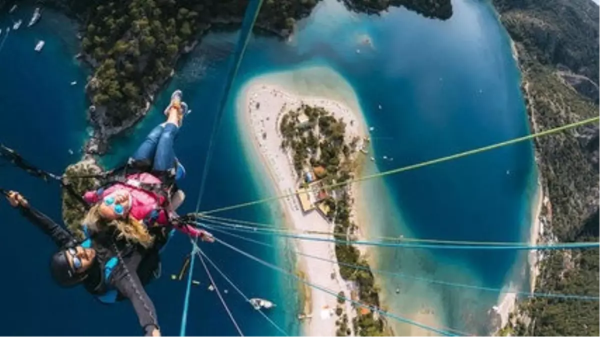 Fethiye Ölüdeniz\'de Yamaç Paraşütü Keyfi