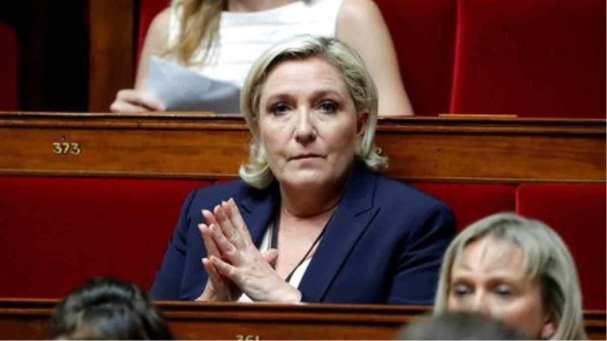 Fransız Aşırı Sağ Parti Lideri Marine Le Pen Hakkında Danışmanlarına AP Bütçesinden Maaş Ödediği...