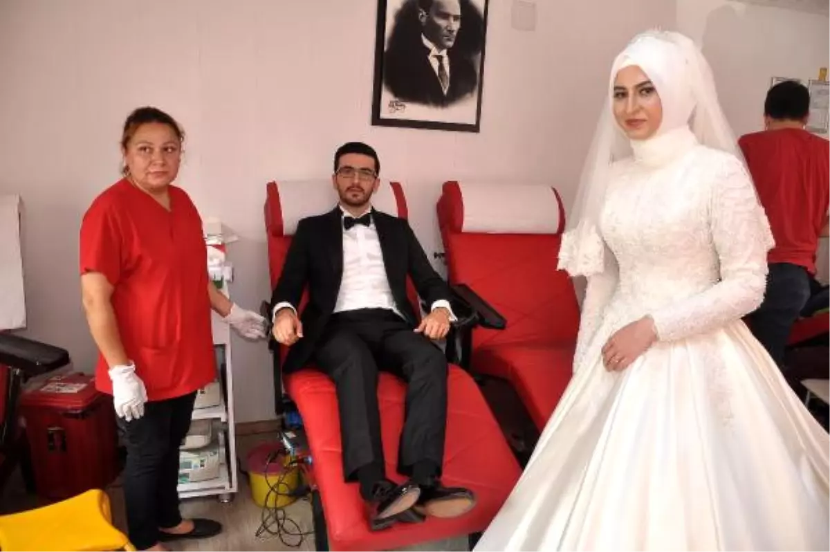 Gelin ile Damat Düğünden Önce Kan Bağışladı