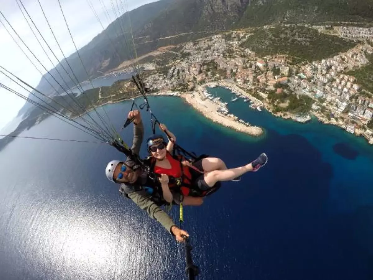 Kaş ve Meis Manzaralı Yamaç Paraşütü