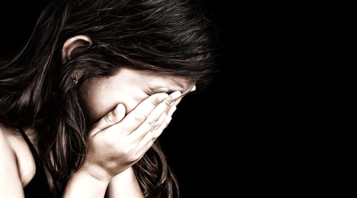 Üvey Babası 3 Yıl Boyunca Tecavüz Etti, Jinekolog 'Adı Çıkar, Rapor Yazamam'' Dedi