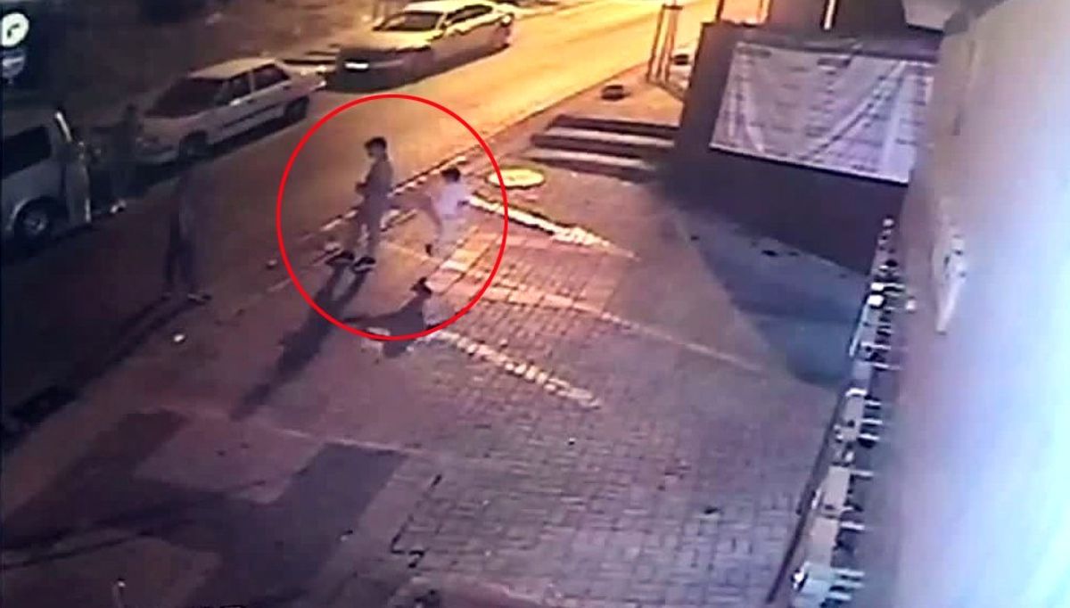 Ölümden Arkadaşına Attığı "Uçan Tekmeyle" Kurtuldu
