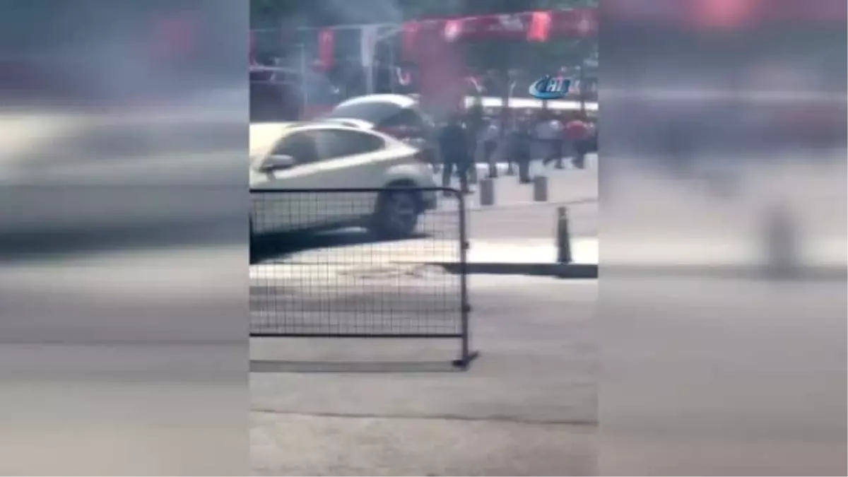 Taksim\'de Panik Anları, Lüks Cip Alev Alev Yandı