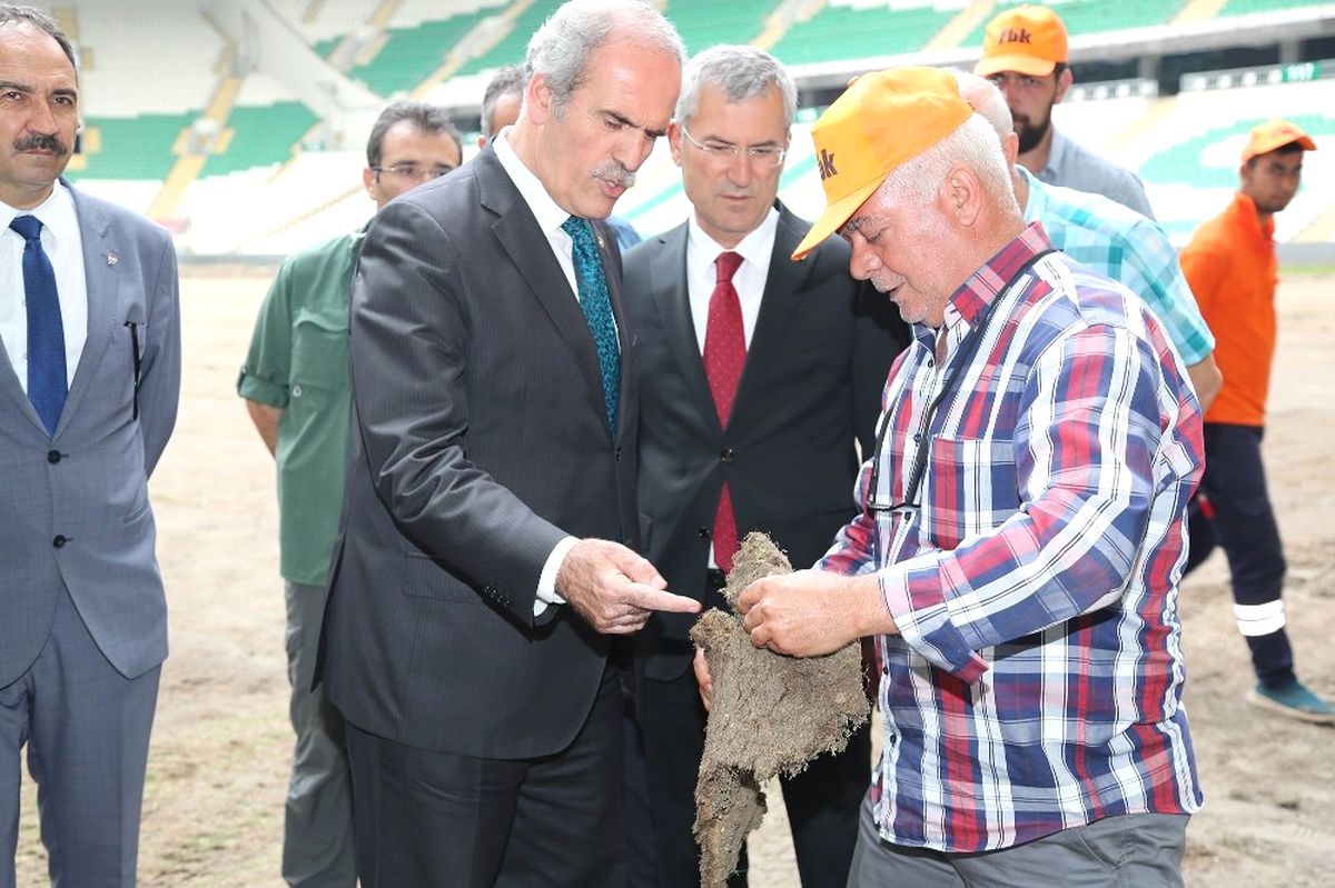 Timsah Arena Yeni Çimlere Kavuşuyor