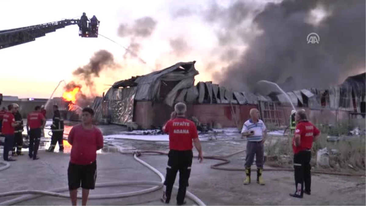 Adana\'da İzolasyon Malzemesi Deposunda Yangın