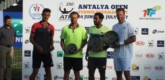 ATP Dünya Turu'nun Yeni Turnuvası Antalya Open'da Çiftler Şampiyonu Robert Lindstedt/asiam-Uı-Haq...