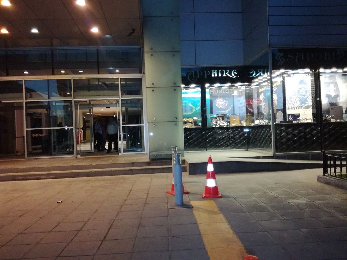 Bakırköy\'de Bir Avm\'de Kuyumcu Soygunu