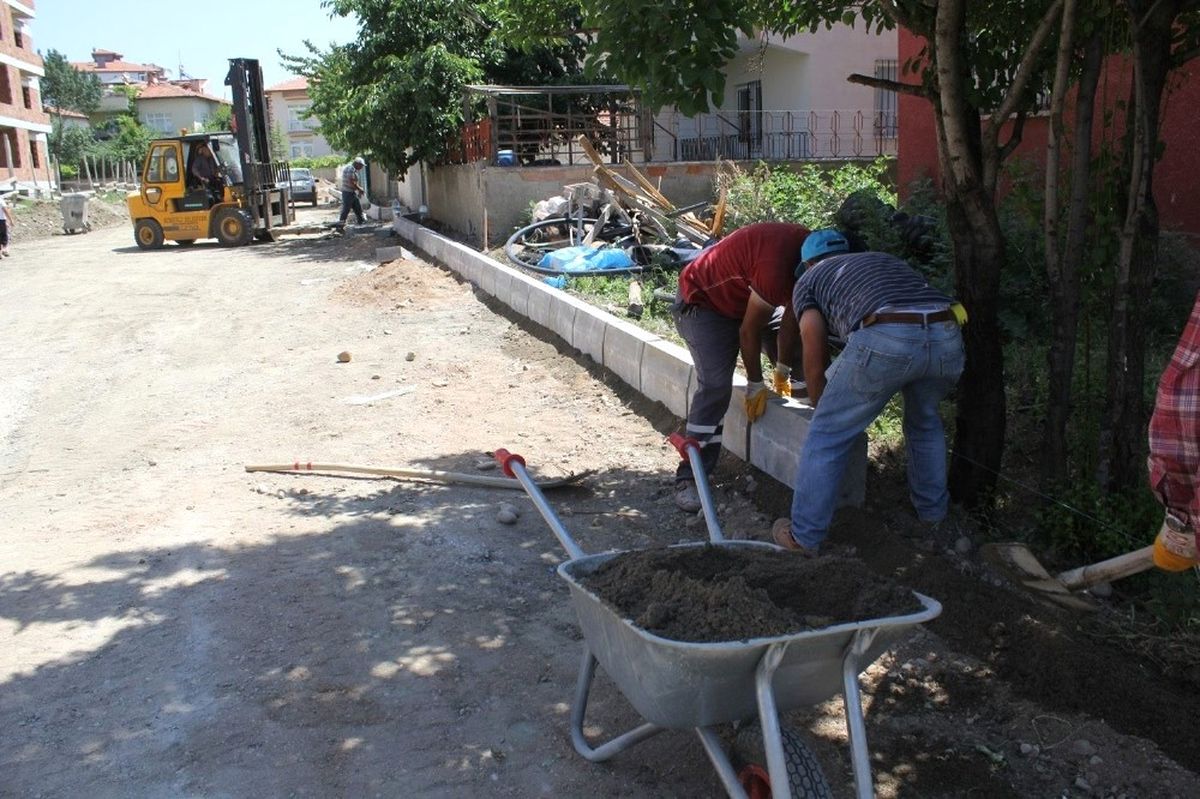Belediyeden Kilitli Parke ve Blordür Çalışması