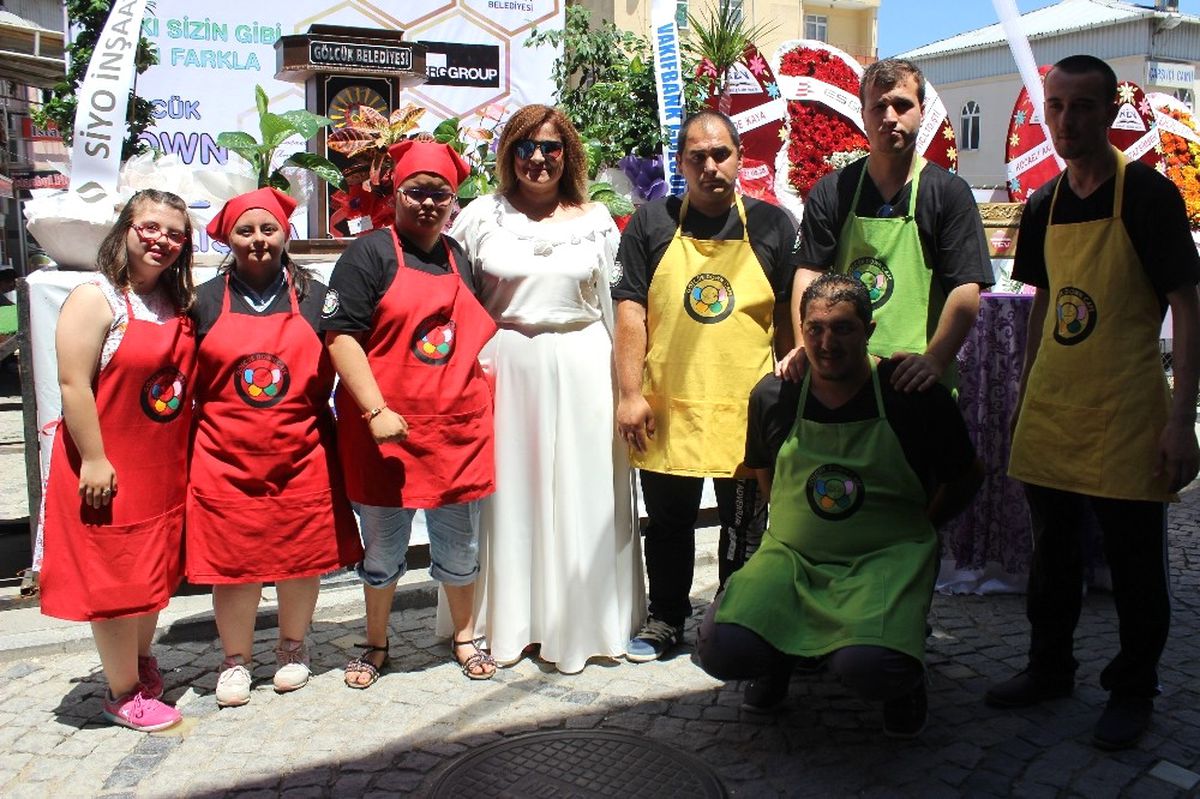 Bu Kafenin Çalışanları Down Sendromlu