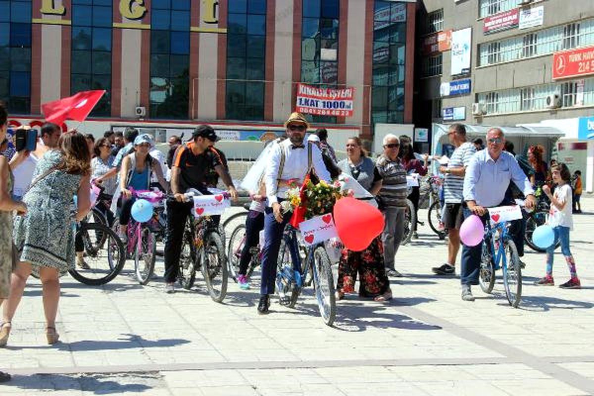 Erzincan\'da Bisikletli Düğün Konvoyu
