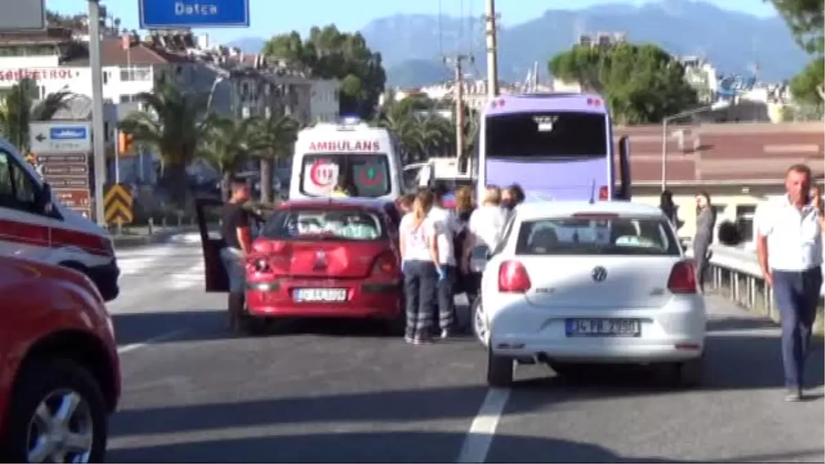 Freni Patlayan Midibüs Işıkta Bekleyen Araçlara Çarptı: 16 Yaralı