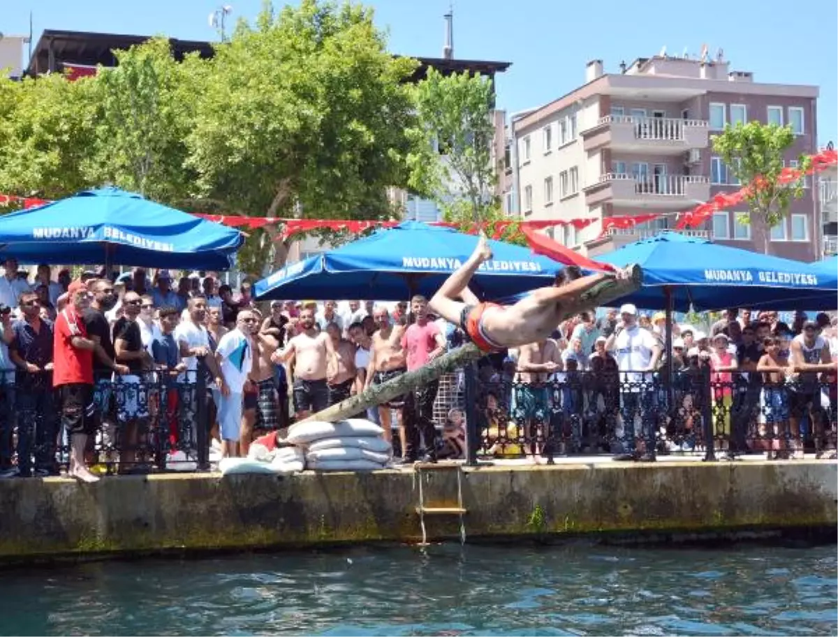 Kabotaj Bayramında Yağlı Direk Yarışması Heyecanı