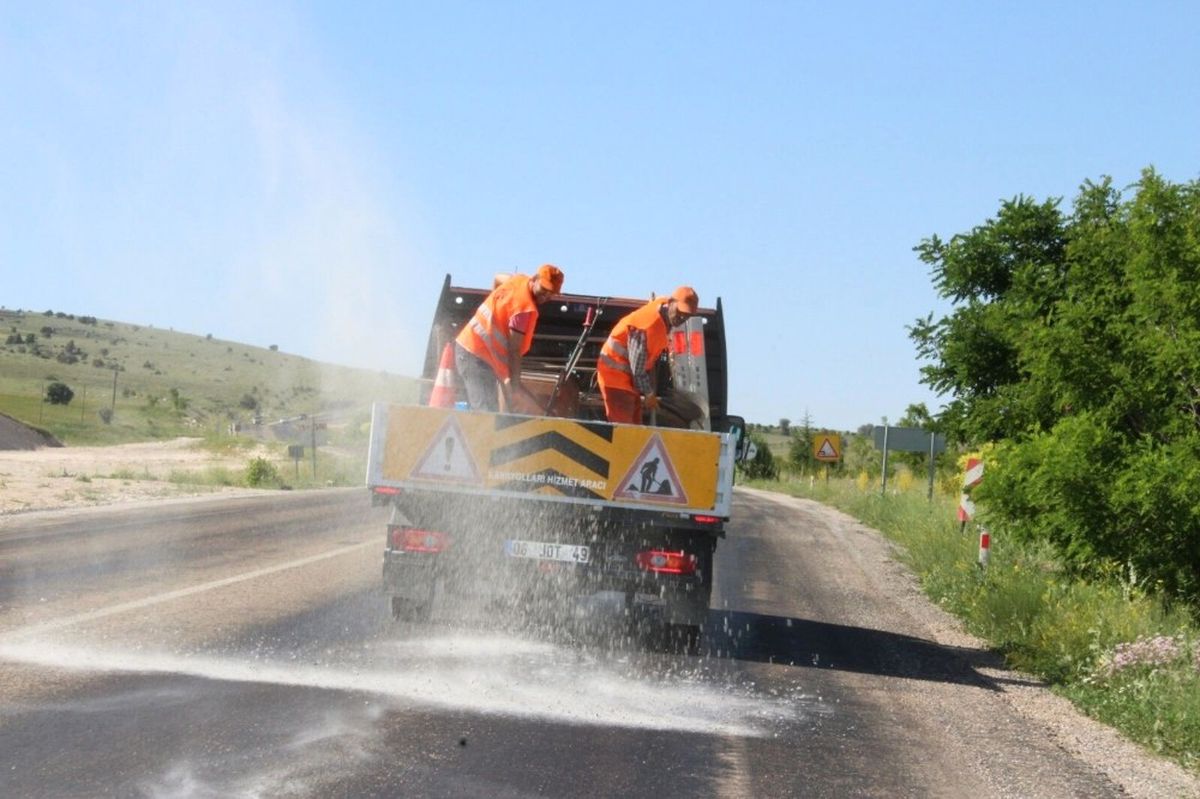 Karayolları Ekipleri Eriyen Asfaltlarda Önlem Aldı