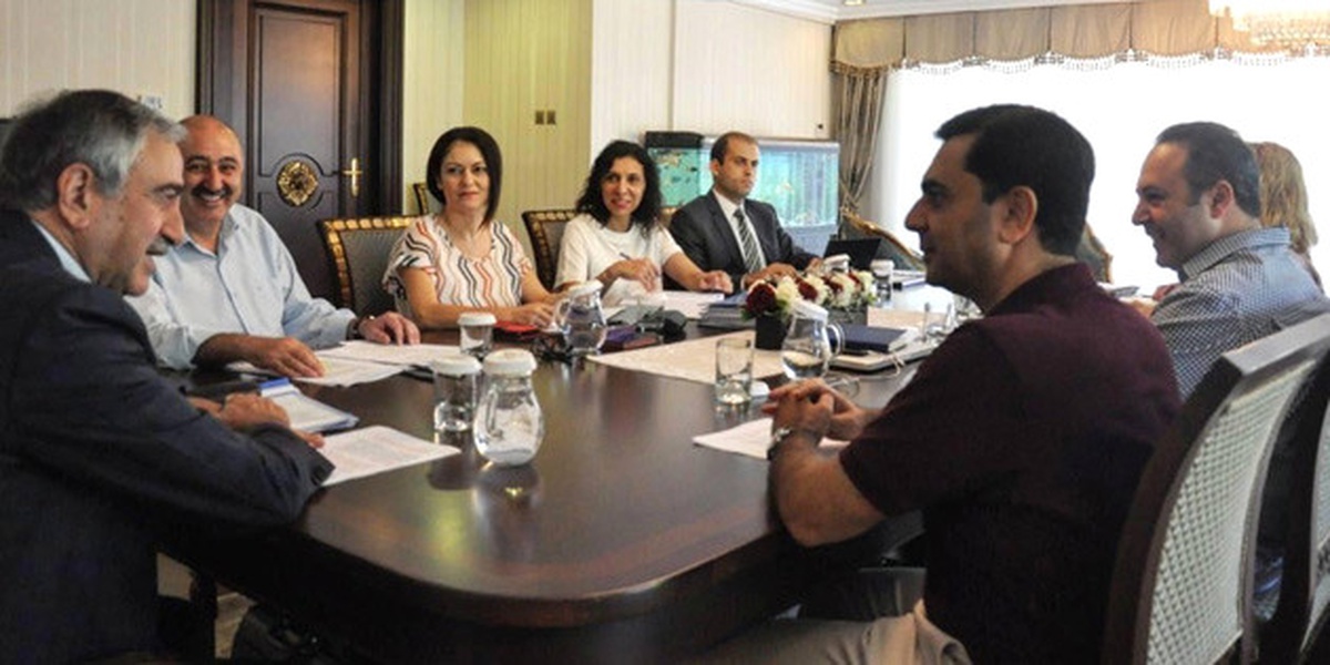 KKTC Cumhurbaşkanı Akıncı, Müzakere Heyetiyle Toplantı Yaptı