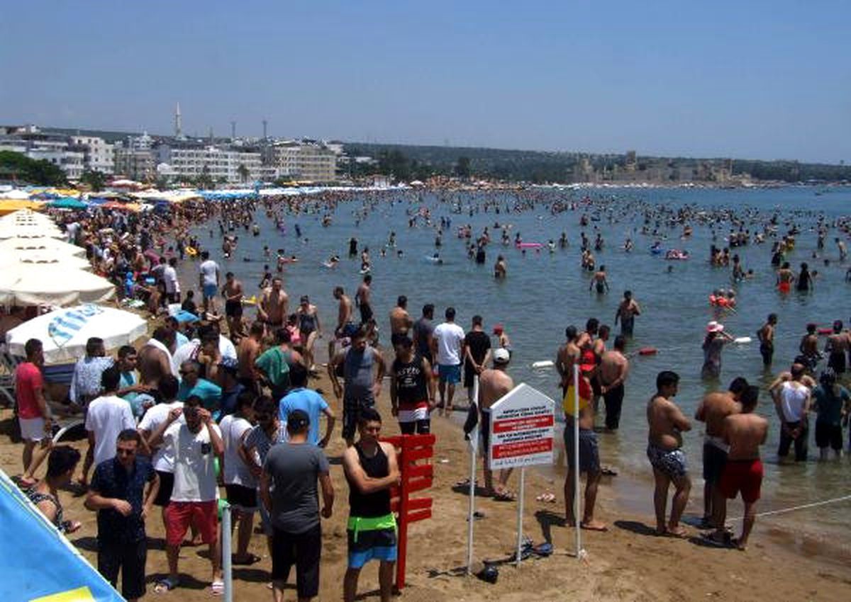 Mersin\'de Sıcak Hava Bunalttı, Sahiller Doldu