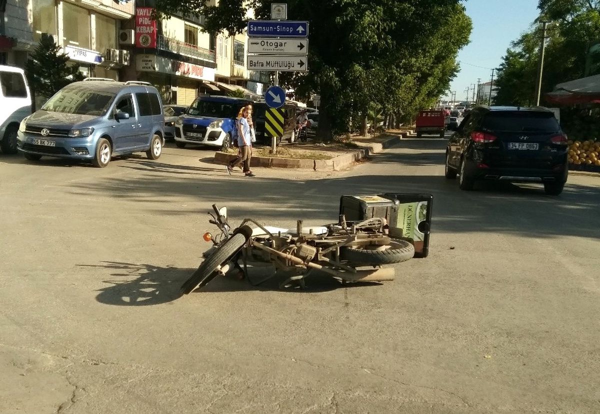 Motosiklet ile Bisiklet Çarpıştı: 3 Yaralı