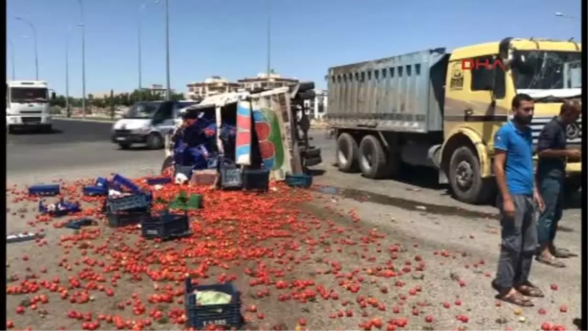 Şanlıurfa\'da Minibüs ile Kamyon Çarpıştı: 13 Yaralı