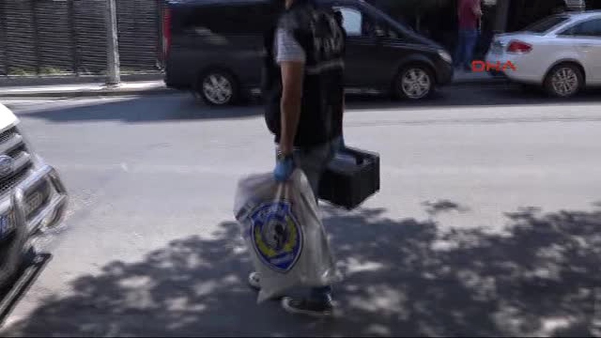 Taksim\'de Otel Odasında Otomatik Bildiri Makinesi Bulundu