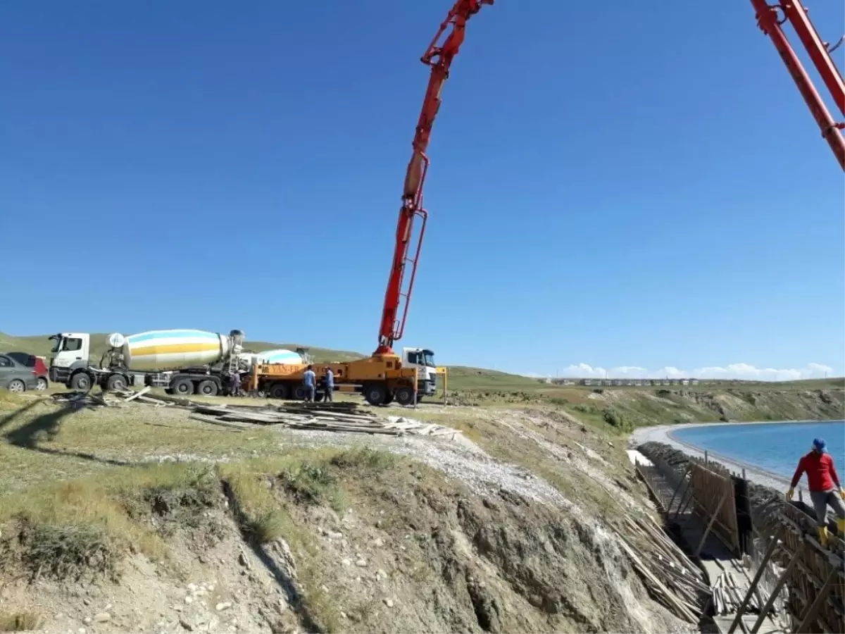 Tuşba Belediyesi Mavi Bayraklı Halk Plajı Çalışmaları Devam Ediyor