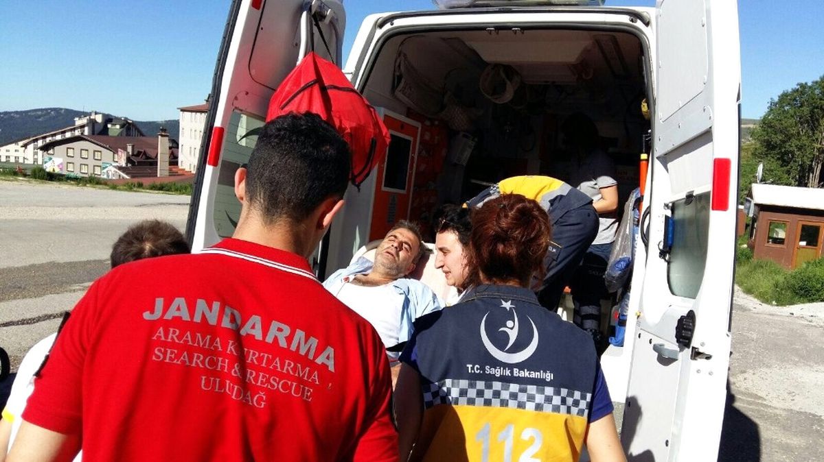 Uludağ\'da Kalp Krizi Geçiren Kişiyi Jandarma Kurtardı