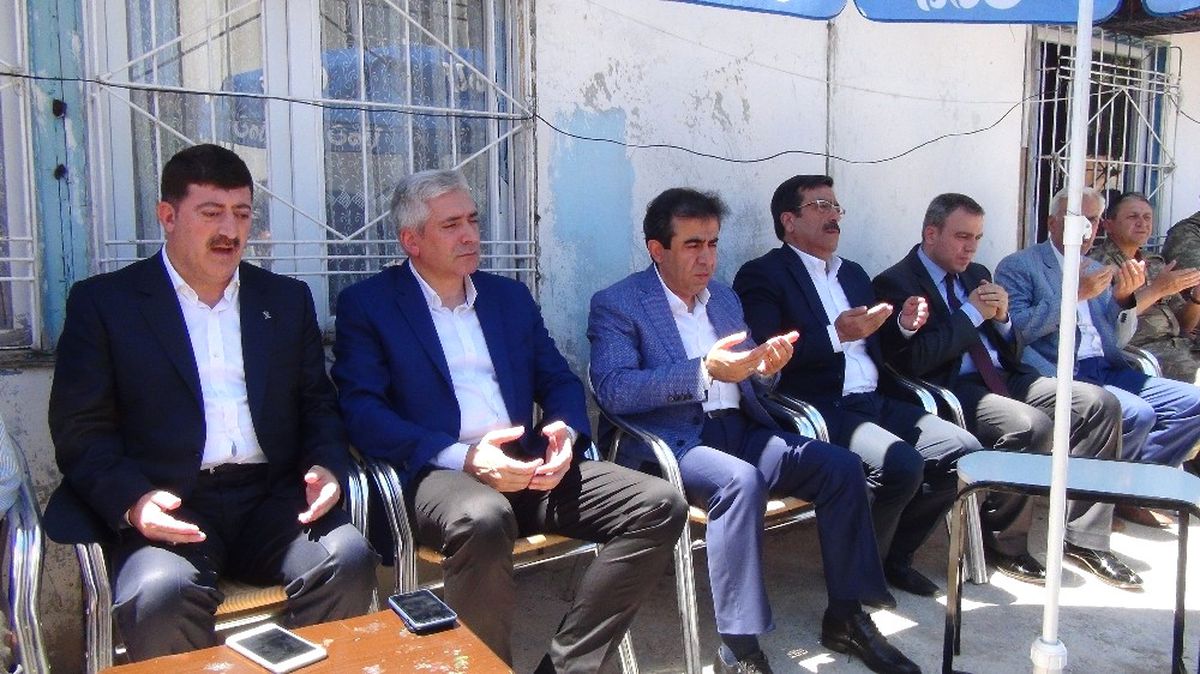 Vali Güzeloğlu, Teröristlerin Katlettiği Ak Patri\'li Mercan\'ın Taziyesine Katıldı