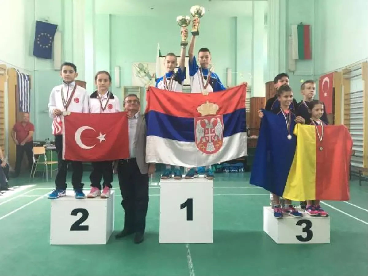 13 Yaş Altı Badminton Takımı\'ndan 3 Altın, 2 Gümüş ve 2 Bronz Madalya