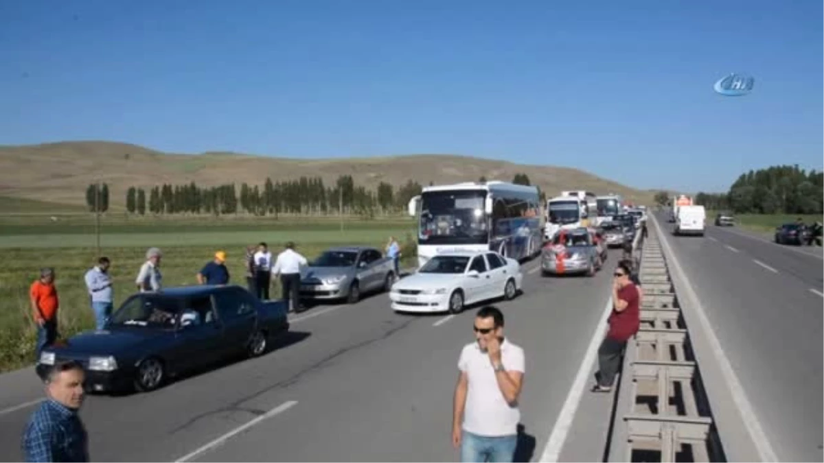 Beton Mikserinin Devrilmesi Sonucu Kapanan Yolda Polisin Ambulans Seferberliği