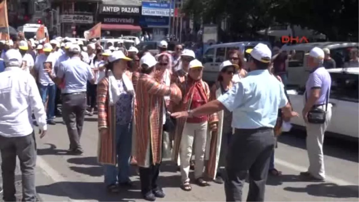 Bursa Sivas Katliamında Ölenler Bursa\'da Yürüyüşle Anıldı