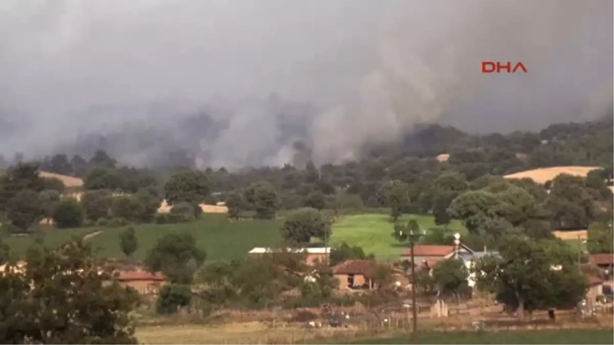 Çanakkale\'de Tarım Arazisindeki Yangın Ormana da Sıçradı