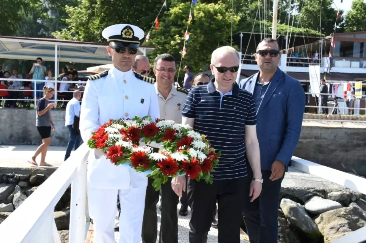 Deniz Şehitleri Anısına Hazırlanan Çelenk Denize Bırakıldı