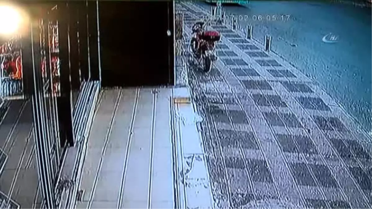 El Freni Çekilmeyen Halk Otobüsü Eve Girdi