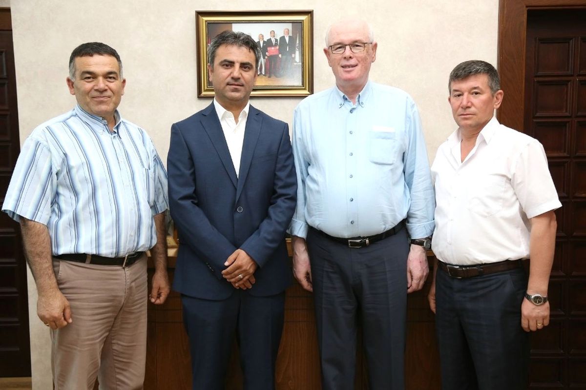 Eskişehir Kültür ve Dayanışma Derneğinden Başkan Kurt\'a Ziyaret