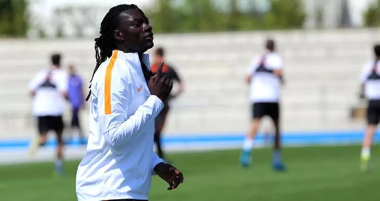 Galatasaray Antrenman Kıyafetlerinin Siyah-Beyaz Olması Başkanı Kızdırdı