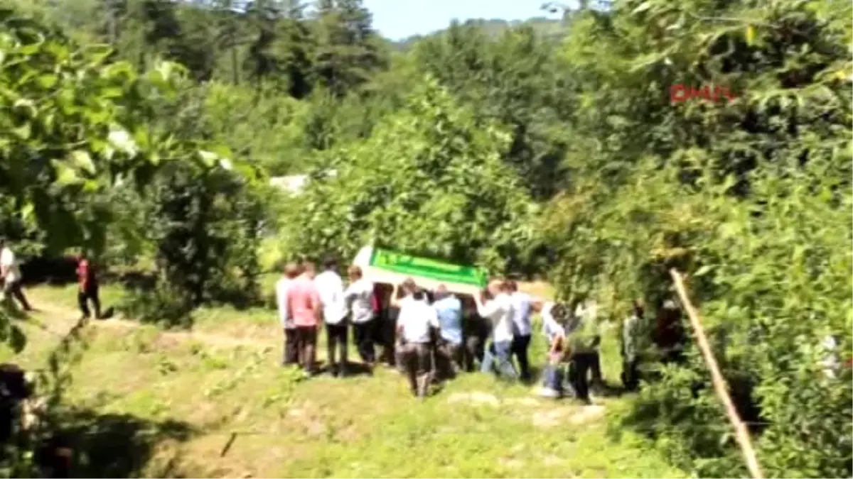Kastamonu Tabancayla Oynarken Ölen Çocuk Toprağa Verildi