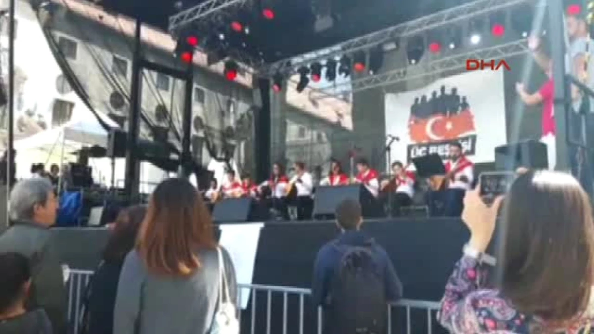 Münih\'te Kültürler Festivali\'nde Türk Bayrağına Tepki Gösterdiler